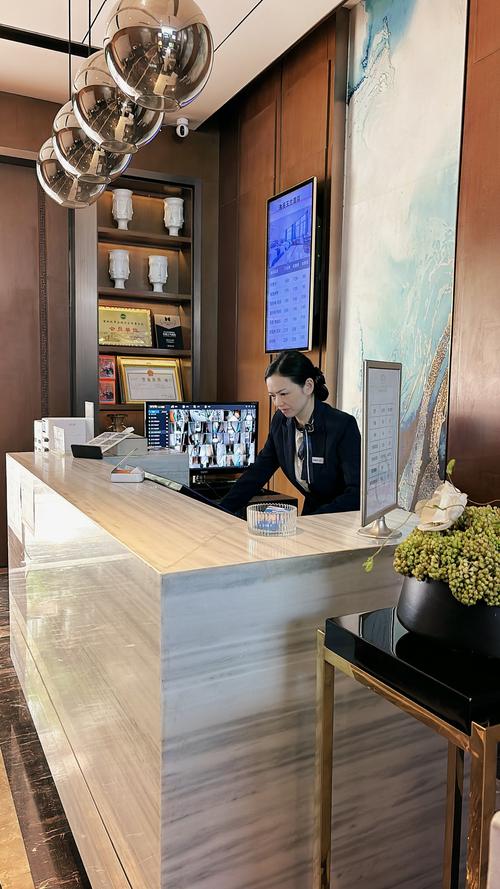 女孩子千万别做酒店前台，女孩子做酒店前台有出息吗