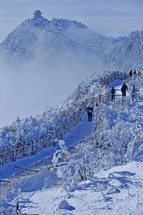 西岭雪山7月份有雪吗?(可以划雪吗)
