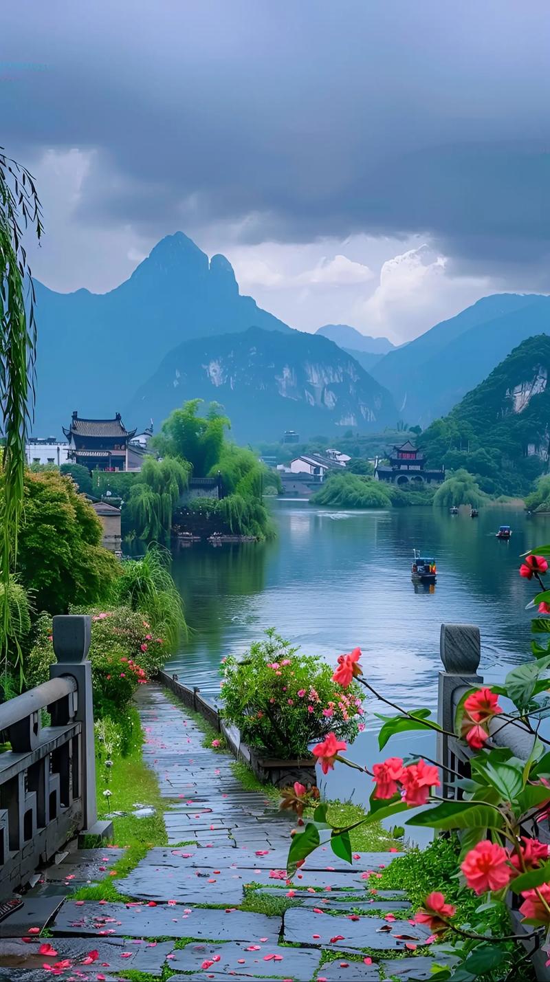 夏天适合去哪里旅游?