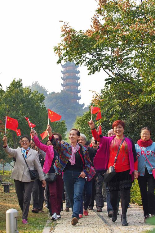 附近的旅游团在什么地方